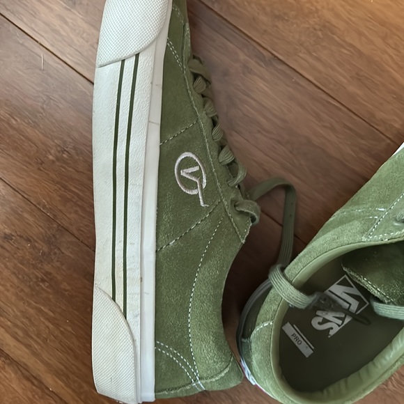 Vans - Picture 3 of 3